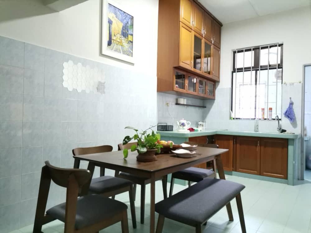 Holiday home Uia Younee 3r2b 9pax 5 Min To Town *
